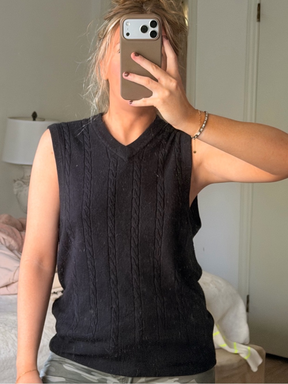 Dockers Black Cable-Knit V‑Neck Sleeveless Sweater Vest
